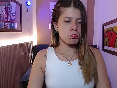 Moonna linnda online show from 04-20-26, 07:26