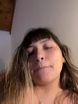Snapshot of miicbebita chatting on 06-10-26, 05:56 miicbebita online show from 06-10-26, 05:56