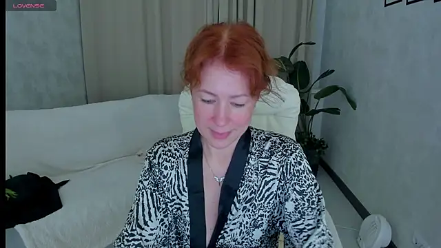 LeticiaRomano online show from 05-25-26, 04:07