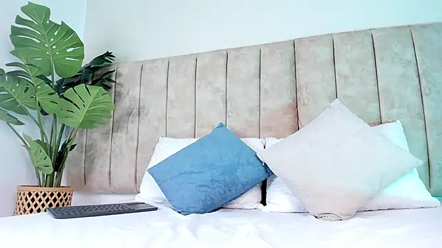 AgathaSavage online show from 04-24-26, 03:09