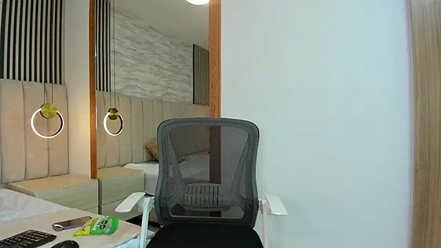 abrillrose online show from 04-12-26, 03:33