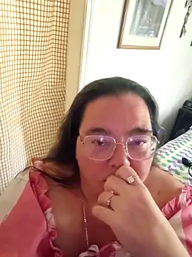 Snapshot of misstressbutterfly chatting on 03-11-26, 08:04 misstressbutterfly online show from 03-11-26, 08:04