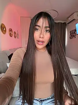 Snapshot of SaraValentina11 chatting on 03-25-26, 04:24 SaraValentina11 online show from 03-25-26, 04:24