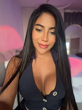 Snapshot of SaraValentina11 chatting on 05-26-26, 10:17 SaraValentina11 online show from 05-26-26, 10:17