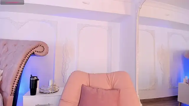 LucianaBlanco  online show from 06-18-26, 08:35
