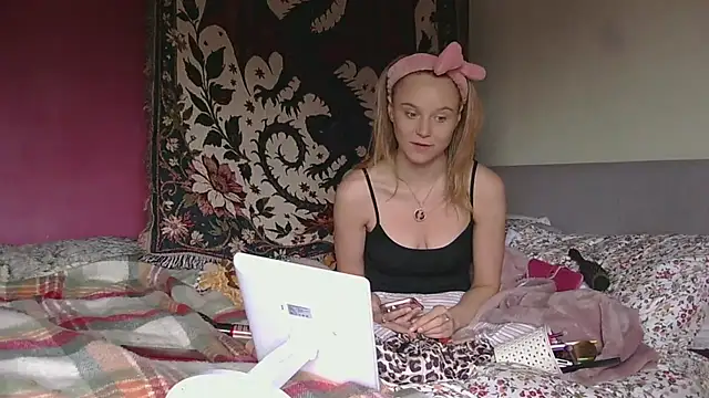 graciebellex online show from 04-10-26, 10:31