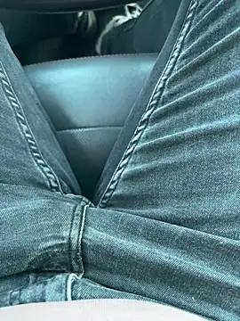 Snapshot of Lover0017 chatting on 03-12-26, 09:15 Lover0017 online show from 03-12-26, 09:15