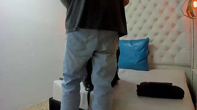 JEAN LEWIS2 online show from 04-21-26, 01:42