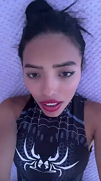 sylphiee  online show from 04-13-26, 06:02