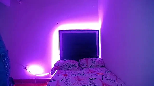 Snapshot of miavalentina05 chatting on 03-12-26, 02:39 miavalentina05 online show from 03-12-26, 02:39