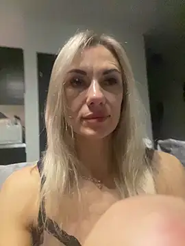 Snapshot of Emelis_ chatting on 03-19-26, 11:53 Emelis online show from 03-19-26, 11:53