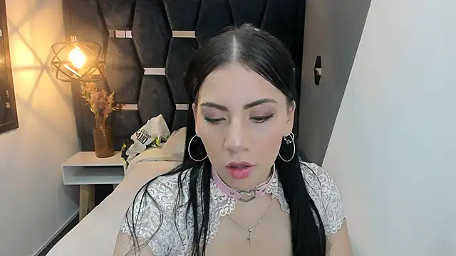 Snapshot of Abril_Fox__ chatting on 05-21-26, 08:05 Abril Fox online show from 05-21-26, 08:05