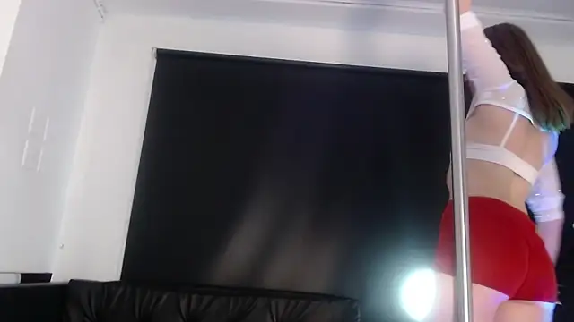 Snapshot of Ebony_N_Blonde chatting on 03-19-26, 08:24 Ebony N Blonde online show from 03-19-26, 08:24