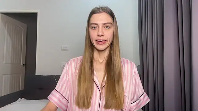 Snapshot of SonyaScarlett chatting on 03-16-26, 09:30 SonyaScarlett online show from 03-16-26, 09:30