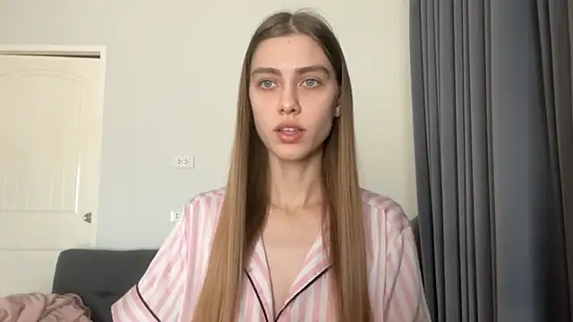 Snapshot of SonyaScarlett chatting on 03-18-26, 06:49 SonyaScarlett online show from 03-18-26, 06:49