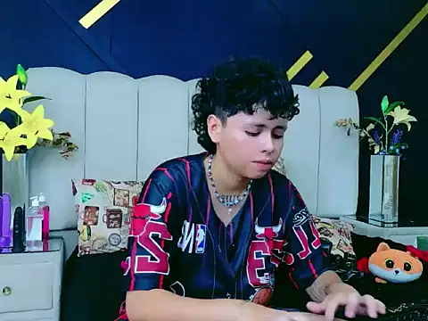 NikiEvanz online show from 04-28-26, 02:27
