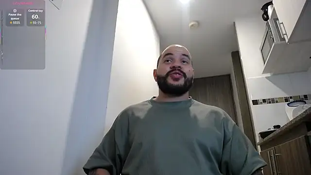 Snapshot of Axel_Dominus chatting on 03-12-26, 02:18 Axel Dominus online show from 03-12-26, 02:18