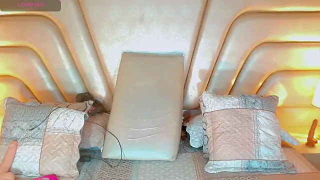 tiifannysexyhot online show from 04-17-26, 11:57