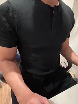 Snapshot of ZhangQing95 chatting on 03-13-26, 12:01 ZhangQing95 online show from 03-13-26, 12:01