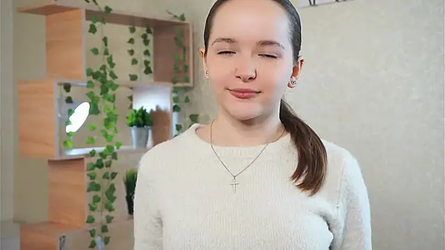 Snapshot of LeighaKind chatting on 03-18-26, 10:40 LeighaKind online show from 03-18-26, 10:40