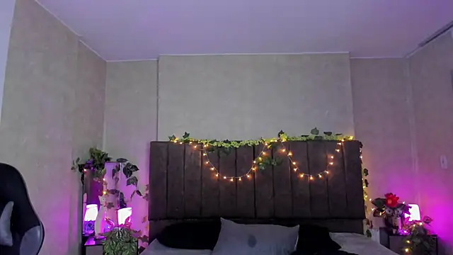 Julieth Caandy online show from 04-12-26, 12:04