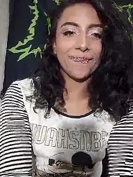 Snapshot of KattyBerryX chatting on 05-09-26, 02:39 KattyBerryX online show from 05-09-26, 02:39
