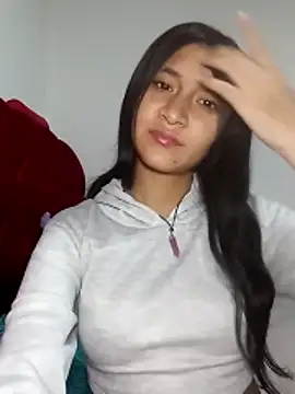 KarolaMendez online show from 05-17-26, 10:06