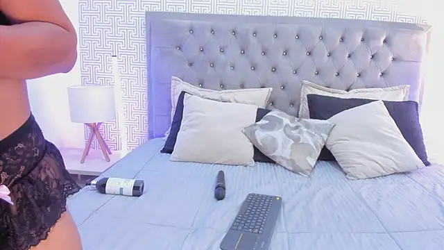 Alexa Wiild online show from 04-23-26, 04:03