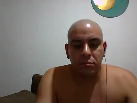 Snapshot of Matiasadventurexxx chatting on 03-18-26, 01:31 Matiasadventurexxx online show from 03-18-26, 01:31