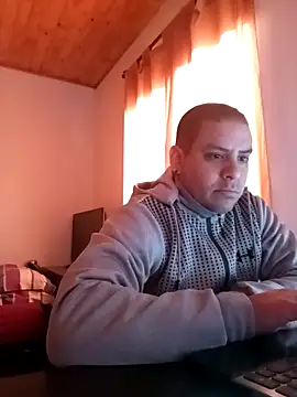 Snapshot of Matiasadventurexxx chatting on 05-11-26, 04:15 Matiasadventurexxx online show from 05-11-26, 04:15