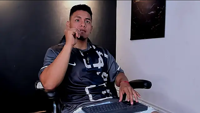 Snapshot of Floyd212_Vibes chatting on 03-18-26, 03:20 Floyd212 Vibes online show from 03-18-26, 03:20