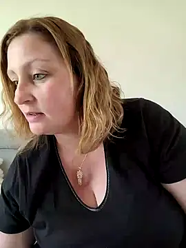 Snapshot of duotroublant chatting on 04-30-26, 02:01 duotroublant online show from 04-30-26, 02:01