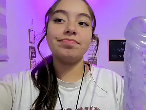 Snapshot of cherry_valeria chatting on 05-15-26, 06:09 cherry valeria online show from 05-15-26, 06:09