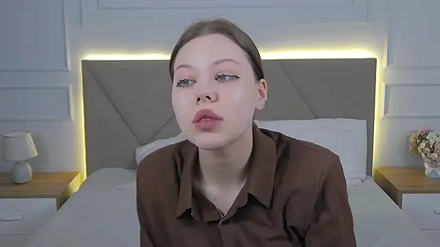 Snapshot of Sophie_Rays chatting on 03-12-26, 01:50 Sophie Rays online show from 03-12-26, 01:50