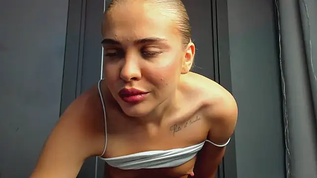 Snapshot of MilaLewi chatting on 05-24-26, 01:10 MilaLewi online show from 05-24-26, 01:10