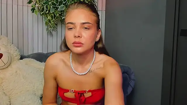 Snapshot of MilaLewi chatting on 05-30-26, 01:25 MilaLewi online show from 05-30-26, 01:25