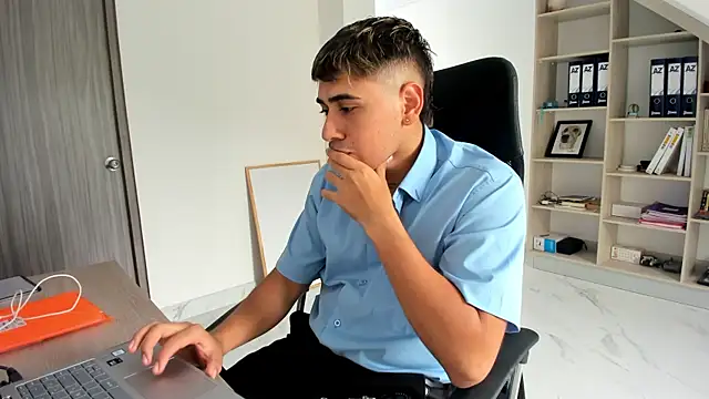 Boss Secret online show from 04-21-26, 06:55