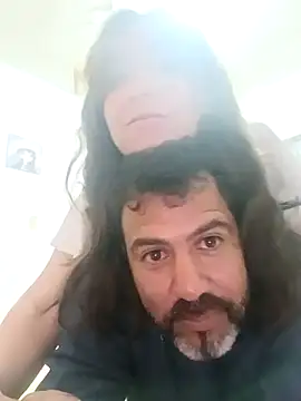 Snapshot of Couple4039 chatting on 03-13-26, 06:09 Couple4039 online show from 03-13-26, 06:09