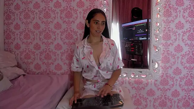 Snapshot of Escarleth_Fox chatting on 03-21-26, 12:32 Escarleth Fox online show from 03-21-26, 12:32