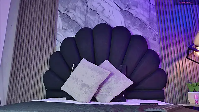  charlotte quee  online show from 03-25-26, 01:17