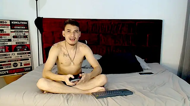 Snapshot of The_Penthouse_boys chatting on 05-13-26, 02:31 The Penthouse boys online show from 05-13-26, 02:31