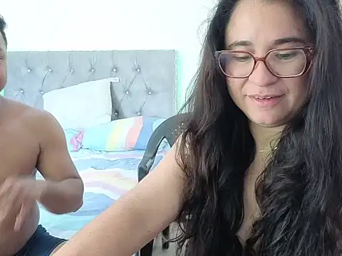 Snapshot of estrellajunior chatting on 05-05-26, 02:03 estrellajunior online show from 05-05-26, 02:03