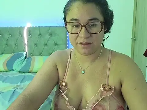 Snapshot of estrellajunior chatting on 05-24-26, 11:48 estrellajunior online show from 05-24-26, 11:48