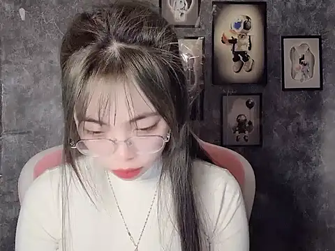 Snapshot of Suzuka99 chatting on 03-13-26, 08:32 Suzuka99 online show from 03-13-26, 08:32