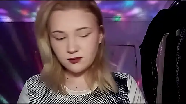 Snapshot of KsUwkA chatting on 03-15-26, 12:11 KsUwkA online show from 03-15-26, 12:11