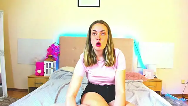 MelanieCuty online show from 05-25-26, 05:35