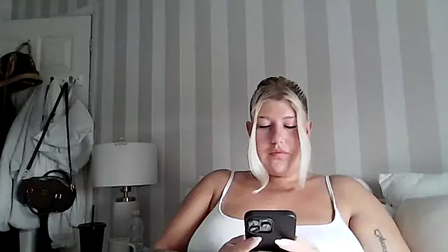 Lexi Laura online show from 04-17-26, 07:33