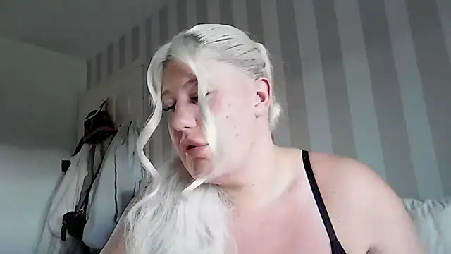 Snapshot of Lexi_Laura chatting on 05-14-26, 06:42 Lexi Laura online show from 05-14-26, 06:42