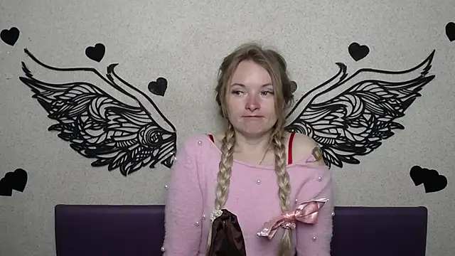 Snapshot of Nic0leDreams chatting on 03-16-26, 06:06 Nic0leDreams online show from 03-16-26, 06:06