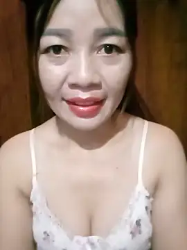 Yiyi102300 online show from 05-26-26, 03:13